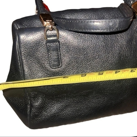 COACH PURSE. Super cute - Picture 14 of 15